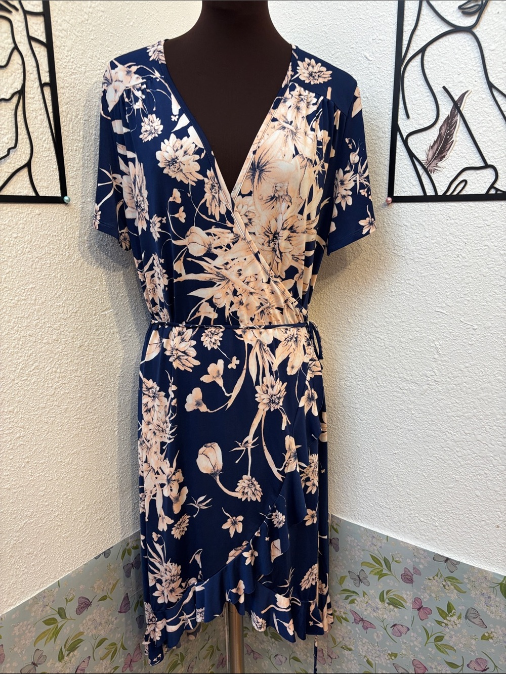 Venus navy blue and pink floral ruffle wrap style short sleeve dress. Size L.
